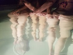 us_alyx-02-04-2020-29146046-More_hot_pics_from_the_hot_tub_with_my_hot_ladies.jpg