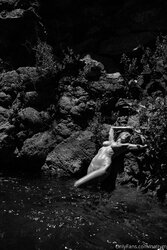 nataliemaeyoga-01-07-2020-73212057-BLACK WHITE.jpg