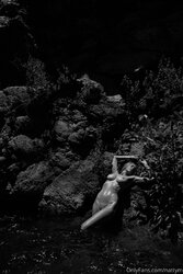 nataliemaeyoga-01-07-2020-73212058-BLACK WHITE.jpg