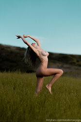 nataliemaeyoga-02-08-2020-90342902-Dancing queen.jpg