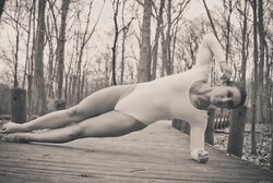 Emily-Meisner-Feet-1093648.jpg