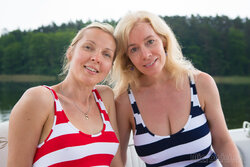 MM_BethSmiles_PushingTheBoatOut-019.jpg