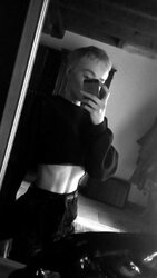freaks-it-s-a-miracle-my-abs-survived-christmas-0mFx6U.jpg