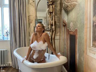Kerry-Katona-Nude-in-the-Bath-for-OnlyFans-003-ohfree.net_-1.jpg