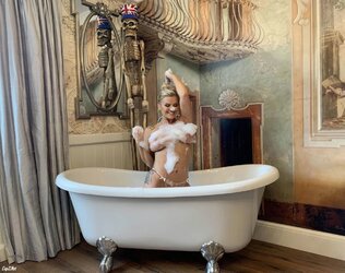 Kerry-Katona-Nude-in-the-Bath-for-OnlyFans-007-ohfree.net_-1.jpg