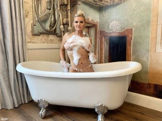 Kerry-Katona-Nude-in-the-Bath-for-OnlyFans-008-ohfree.net_-1.jpg