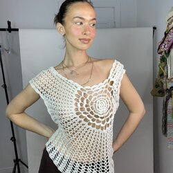 Beautiful white crochet shirt with flower pattern_03.jpg