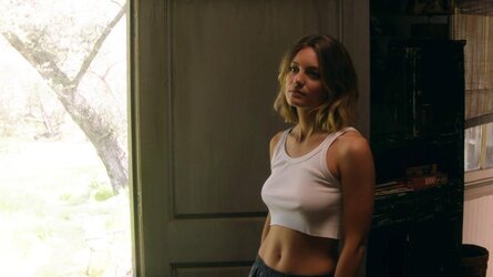 Leila George (2).jpg